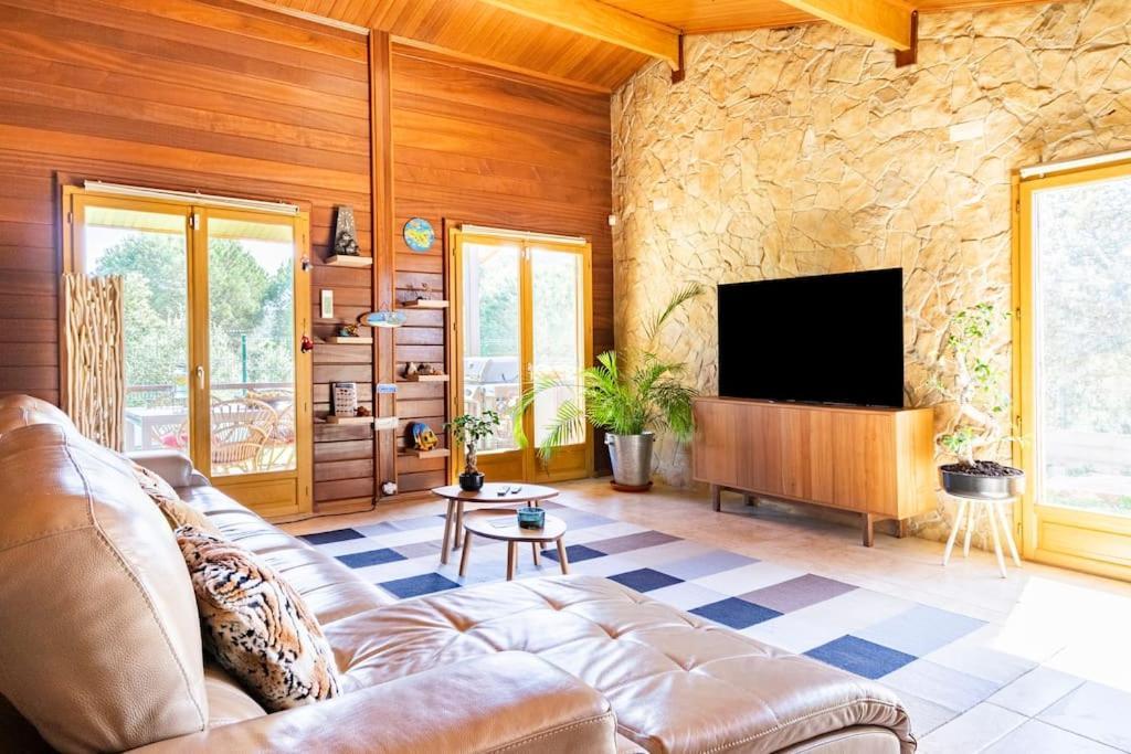 Wooden House Villa Minde Bagian luar foto